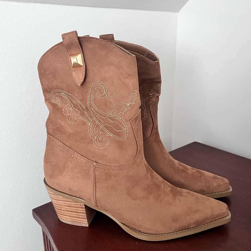 Darla Women's Tan Suede Western Boots